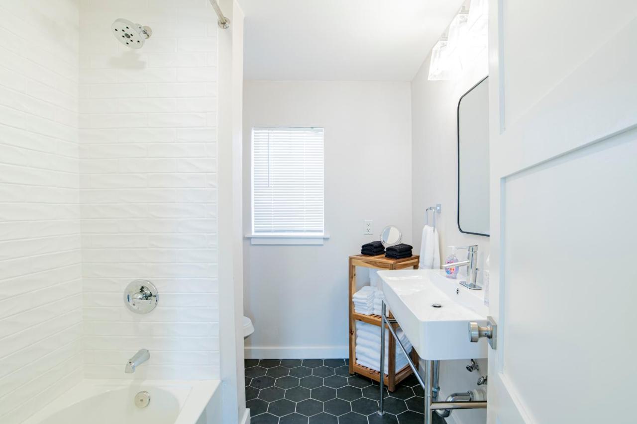 House In Mobile Newly Renovated! Quiet & Centrally Located! Exterior photo