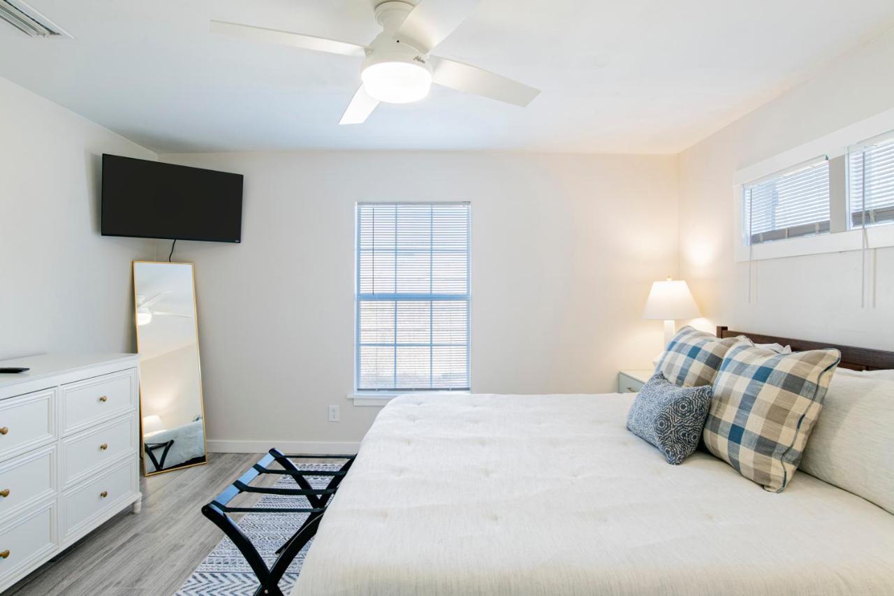 House In Mobile Newly Renovated! Quiet & Centrally Located! Exterior photo